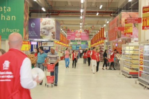 Ai cel puţin 10 clase? Auchan te angajează la Constanţa